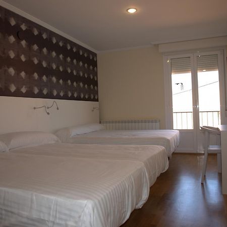 Pension Los Arcos Room photo