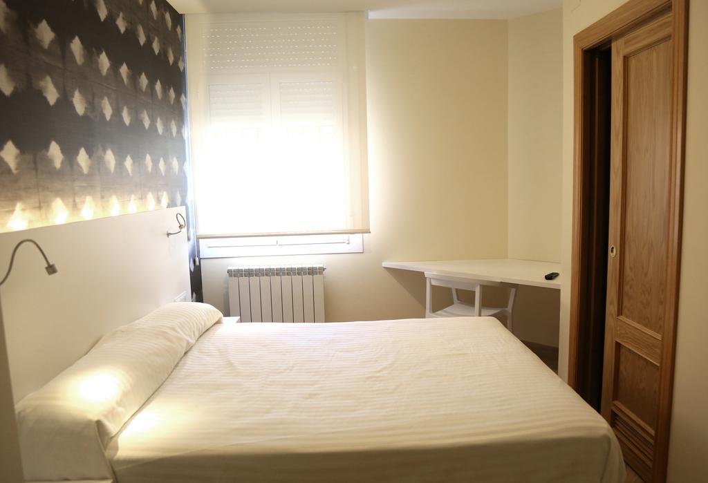 Pension Los Arcos Room photo