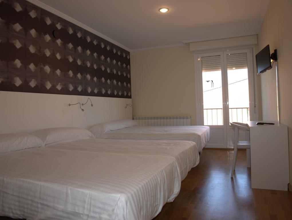 Pension Los Arcos Room photo